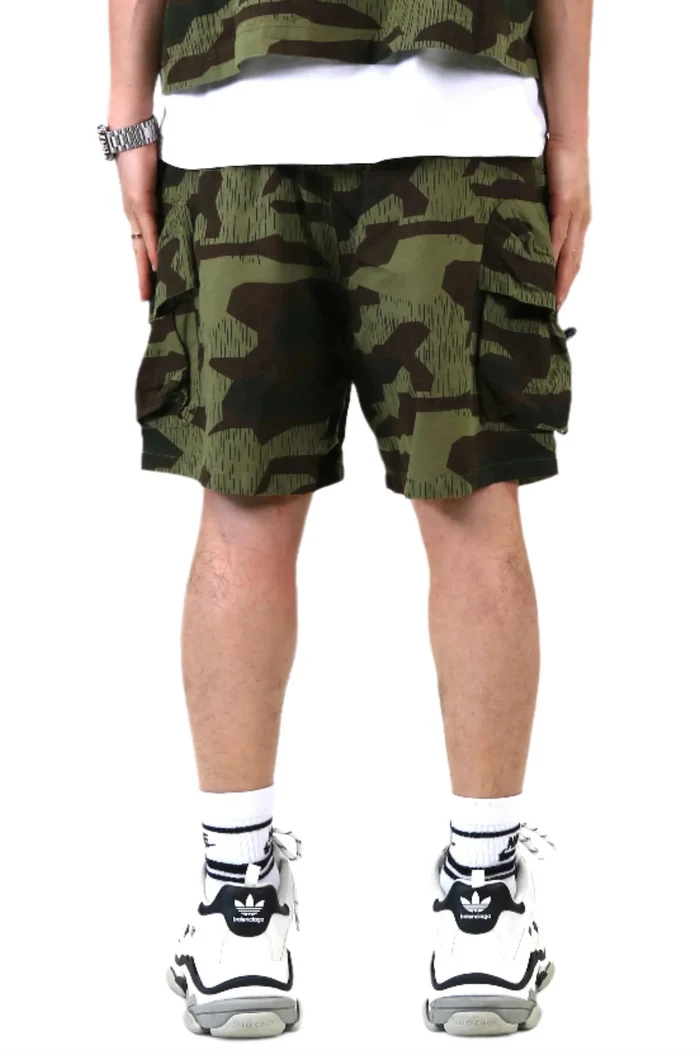 EFFEST Fine Ripstop Twill Wide bottom opening short pants.