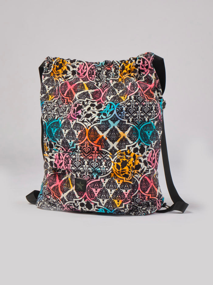 STAR Beach Pro Pack - High-performance drawstring bag with front zipper pocket and reinforced corners, black.