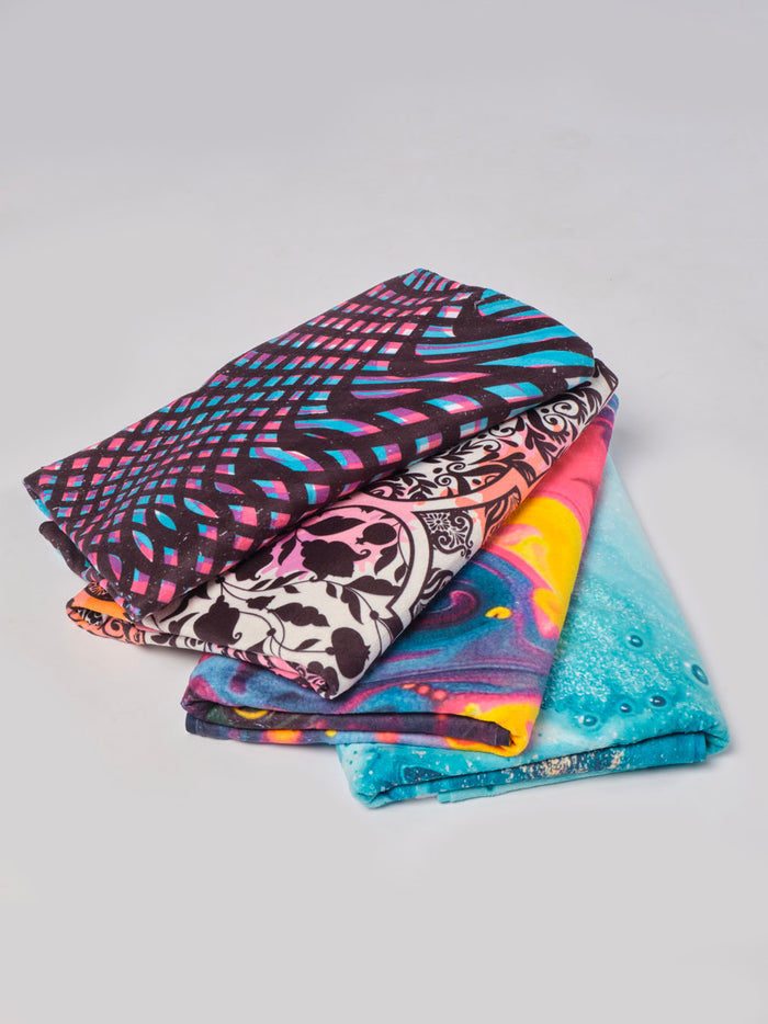 STAR Essentials standard size beach towel (150cm x 75cm)  with soft-touch absorbent fabric.